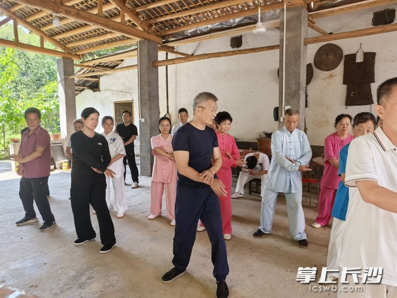 太极拳名师现场教学。 