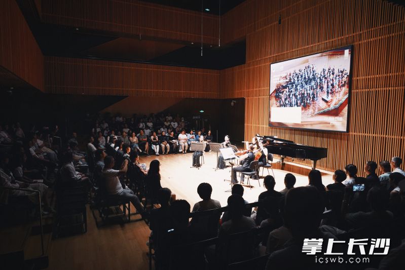 音乐会现场。