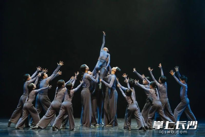 舞蹈《越山海 手摘星》 均为省舞协供图