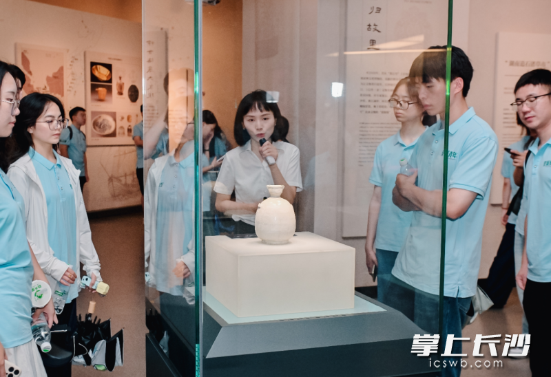 参观铜官窑博物馆。