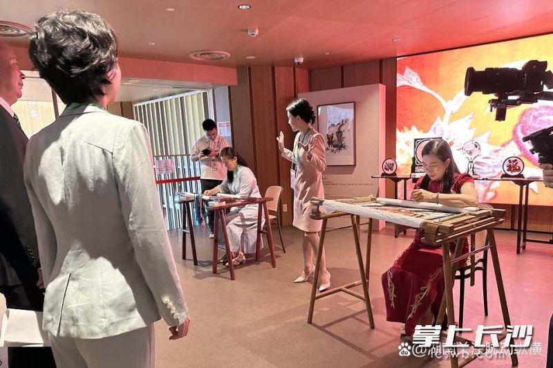 精品湘绣展示现场。  均为通讯员供图
