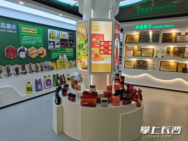湖南农业集团旗下粮油集团的系列产品。