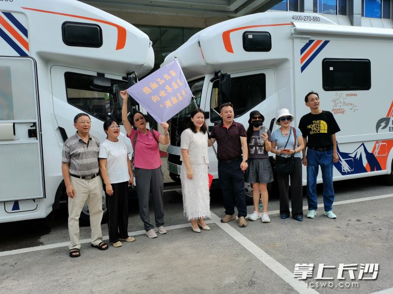“北欧追光队”将驾驶两辆房车，携多家优质湘企的优质产品，开启横跨亚欧大陆的“出湘记”。 均为长沙晚报全媒体记者刘军摄