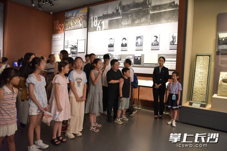 “星博少年说”小讲解员正在讲长沙故事。