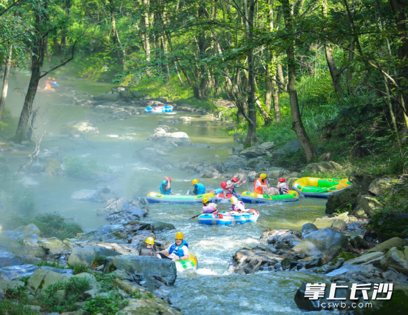 在沩山白叶坡溯溪。