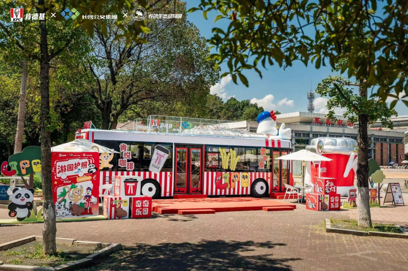 跨界合作，闲置的公交车迎来了“华丽变身”。