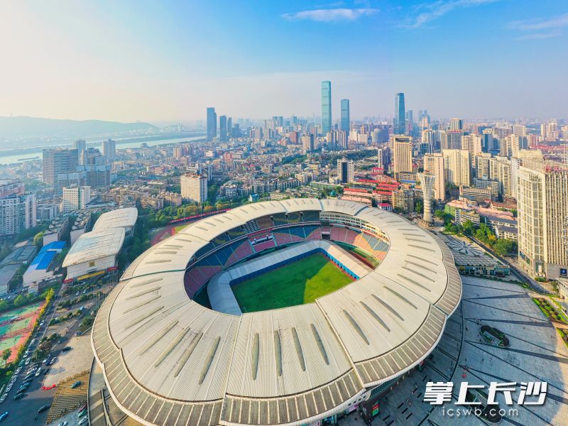 长沙贺龙体育场。 长沙晚报全媒体记者 陈飞 摄