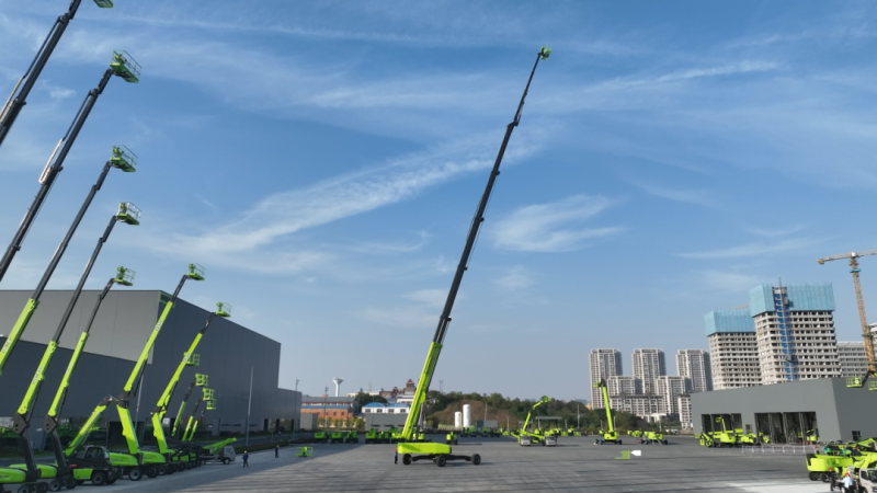 中联重科全球最高直臂式高空作业平台ZT82J。长沙晚报通讯员 钟联 供图