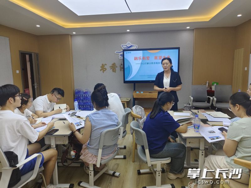 为期五天的专业培训涵盖特殊教育理论、教学方法、课程研发及团队协作等多个方面。
