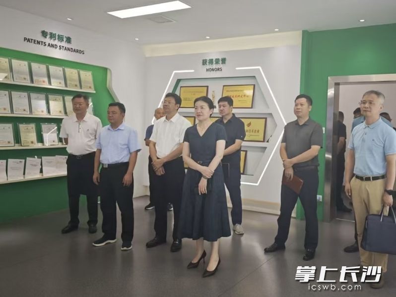 市政协建筑垃圾再生产品应用监督调研。 市政协人资环委供图