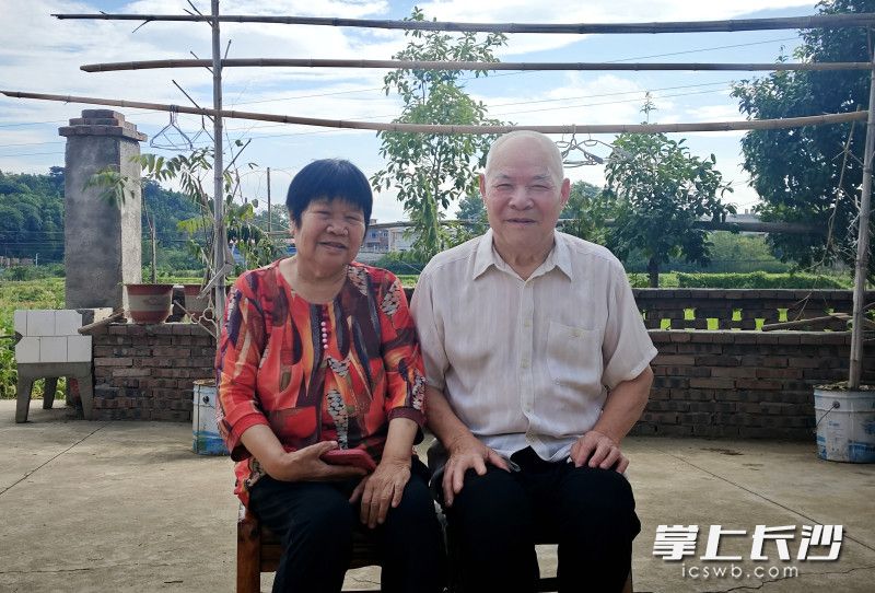 张胜宜、吴淑英夫妇的助学故事在当地成了美谈。 均为长沙晚报通讯员王雪遥摄