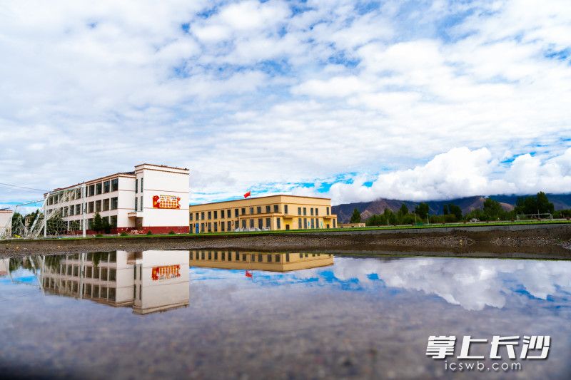 贡嘎县中学。