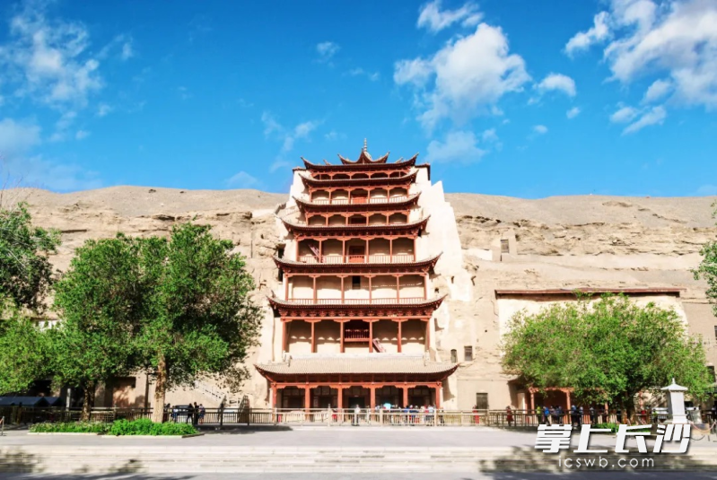 人如流，马如潮，几千年来，大西北发生过无数动人的故事。