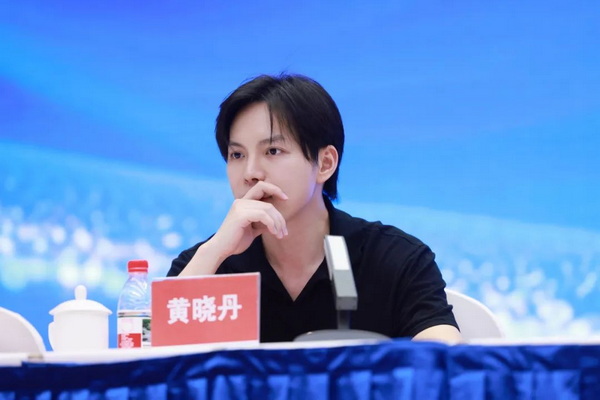 黄晓丹致欢迎辞。