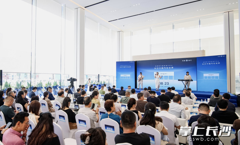 开业仪式现场。均为华为鸿蒙智行供图