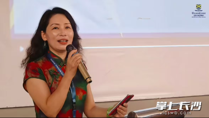 来自长沙天心区的英语名师们通过丰富多彩的文化体验课程，让马来西亚学生具身感受中国非物质文化遗产的独特魅力。均为通讯员 欧阳胜美 供图