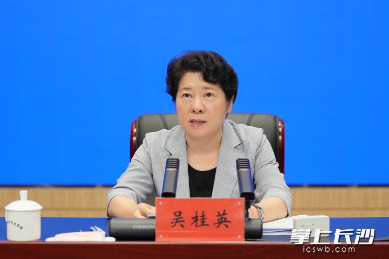 省委常委、市委书记吴桂英作专题辅导。均为长沙晚报全媒体记者 郭雨滴 摄
