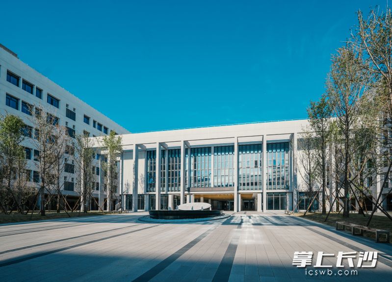 湖南湘江新区南雅求实中学将以南雅中学河西分校标准办学，实行“五统一”。