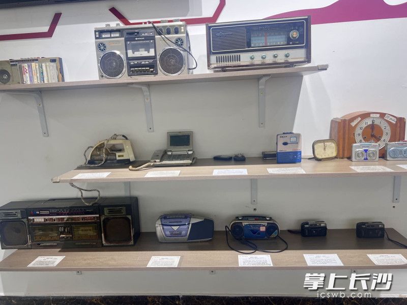 雨花家风馆展示的老物件。长沙晚报全媒体记者 刘俊 摄