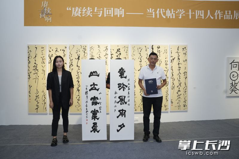 作品捐赠仪式。 作品捐赠仪式。