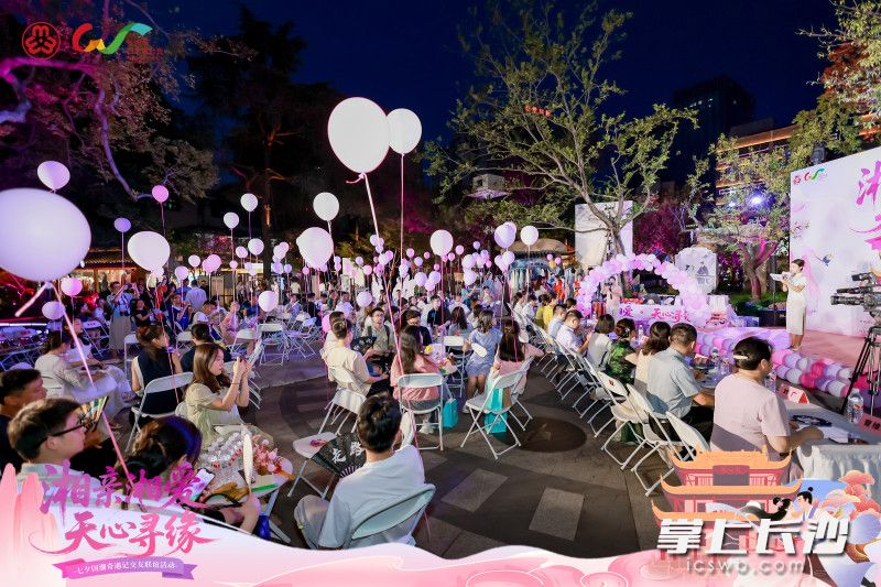 现场浪漫氛围感满满。