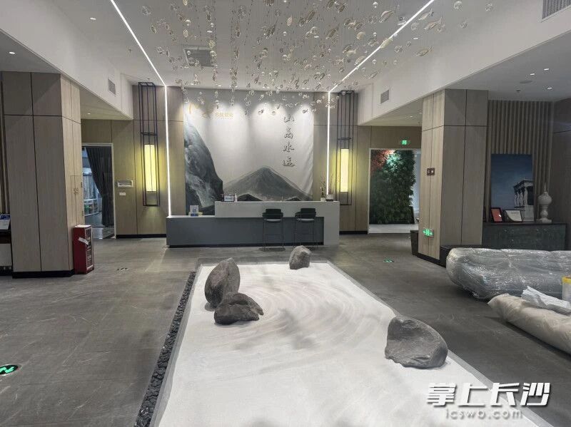 蓝风微短剧产业园的实景拍摄场地。李奕潜 供图