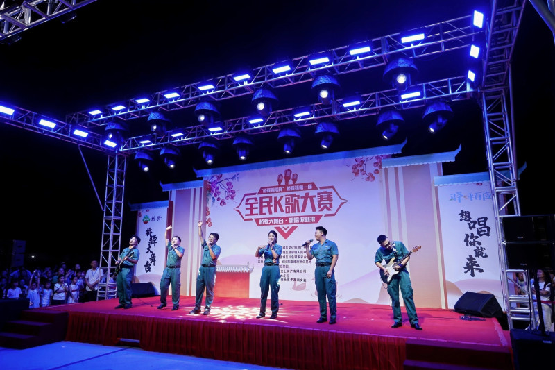 军信乐队组合演唱《相约军信》。