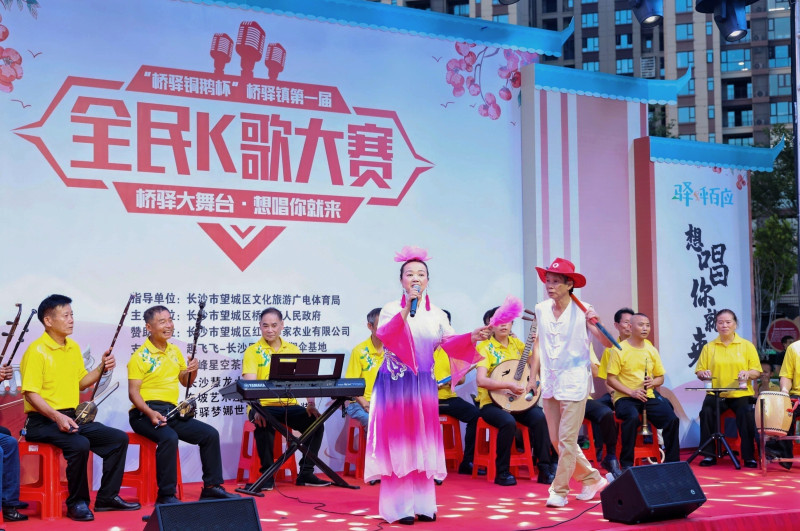 开场表演《刘海砍樵》。