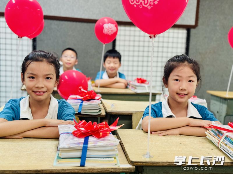 领到新书，好开心！