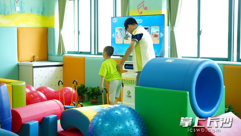 辰希学校建有各类高标准专业功能室，为特需儿童提供专业支持与贴心服务。