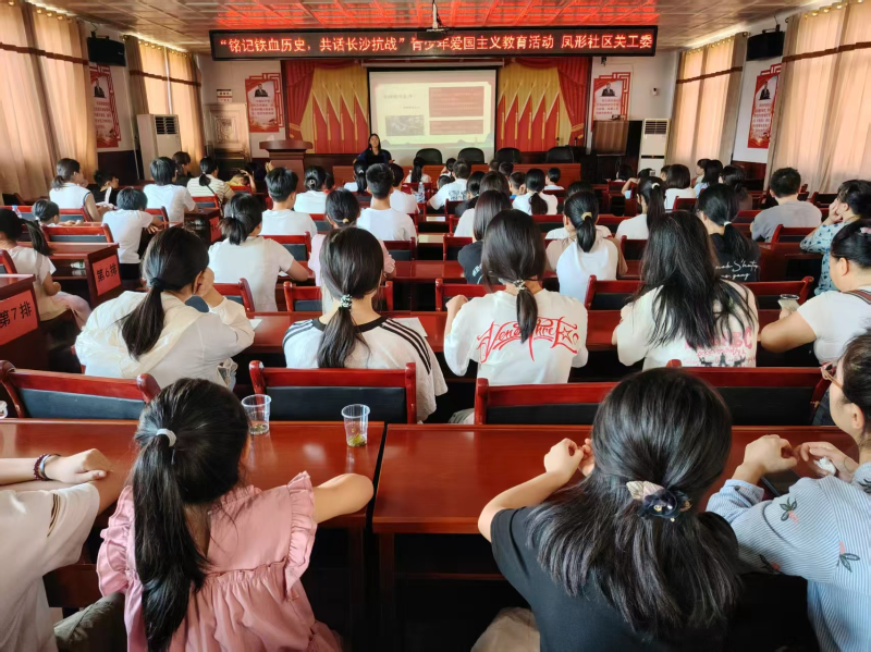 宁乡市白马桥街道凤形社区关工委以“铭记铁血历史，共话长沙抗战”为主题，打造沉浸式红色宣讲活动。通讯员供图