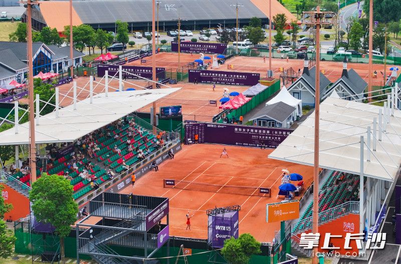月亮岛红土网球公园。 月亮岛红土网球公园。