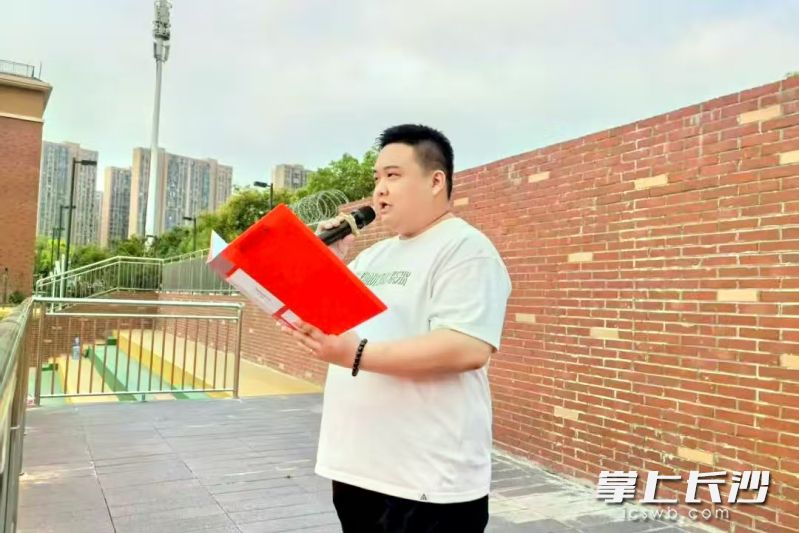 赵博涵鼓励全校师生坚定“青云之志”，扬起“奋楫之帆”。长沙晚报通讯员 张剑 供图