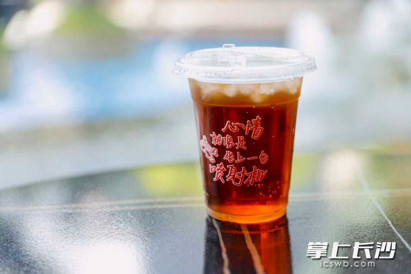 粉丝节喝杯咖啡重温五月天经典歌词。