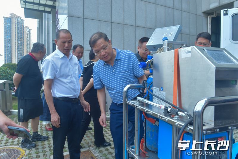 专家组进行现场评审验收。均为长沙晚报通讯员晏锡泉供图