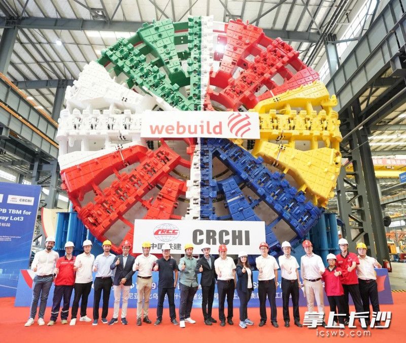 下线仪式。 受访人供图