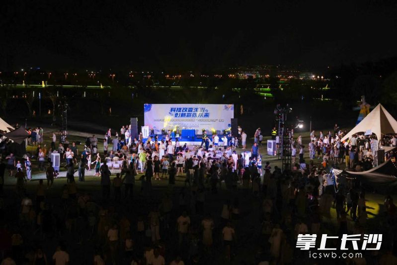 2025年全国科普月望城区启动式暨“大泽湖科普之夜”活动在大泽湖近自然湿地公园。图片均为长沙晚报通讯员 史旺 提供