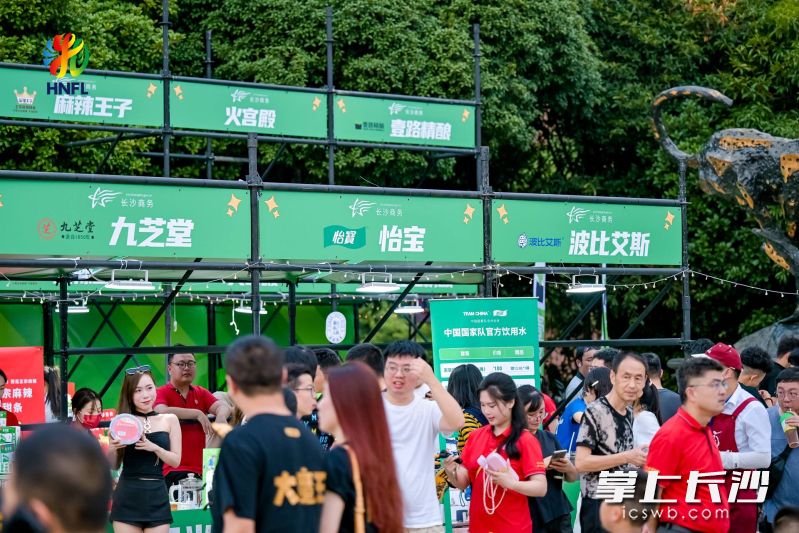 现场汇聚了55家品牌，其中天心区占据四成。组委会供图。