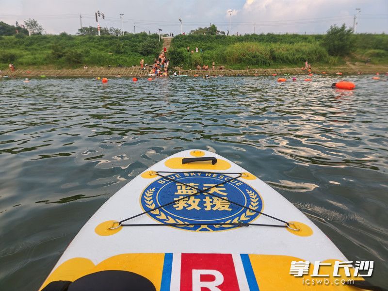 今年夏季，长沙市蓝天救援队在湘江流域多个重点水域开展防溺水应急保障。 均为长沙晚报通讯员 曾劲玉 供图
