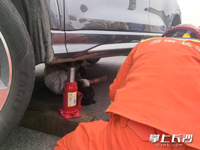 紧张营救中。 紧张营救中。