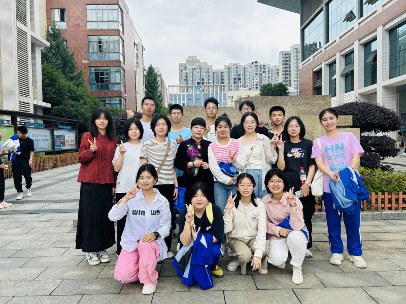 永远守护在学生身边。