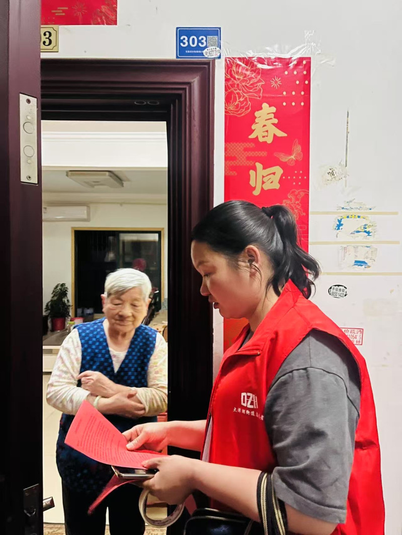 志愿者上门提供服务。图片均为长沙晚报通讯员提供
