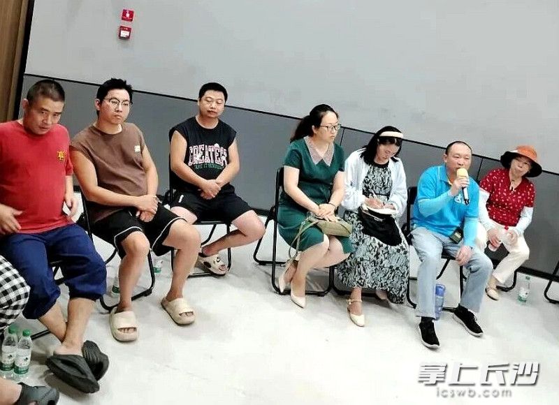 残友们分享就业创业经验。