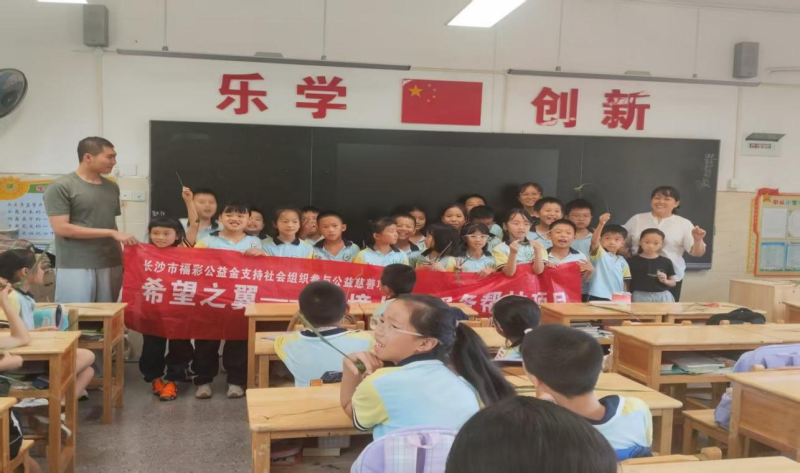 此次“长沙棕叶编进校园进社区”系列活动受到同学们的欢迎。