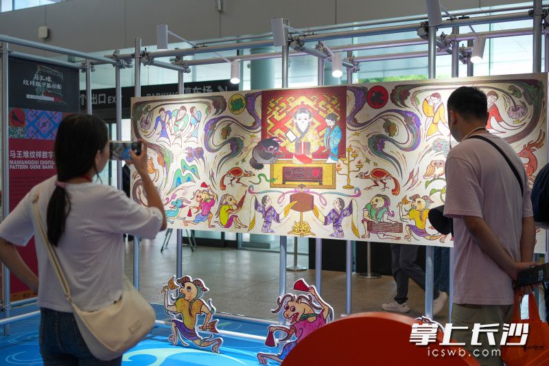 湘博一楼展出的数字马王堆汉墓纹样呆萌可爱。