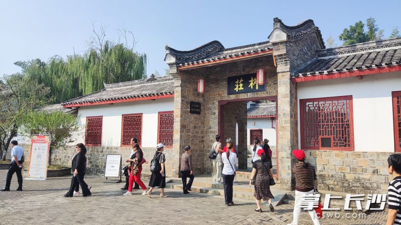 位于湘阴县的左宗棠故居柳庄游客络绎不绝。均为通讯员供图