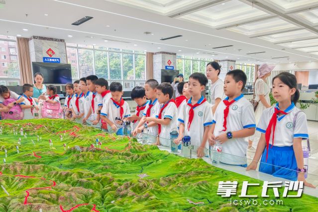 2025年湖南省科技活动周气象轮值主场活动今日在湖南省气象局正式启幕。  均为长沙晚报全媒体记者 舒元臻 摄