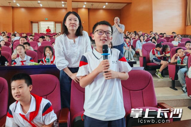 活动同学们积极互动，现场气氛十分热烈。