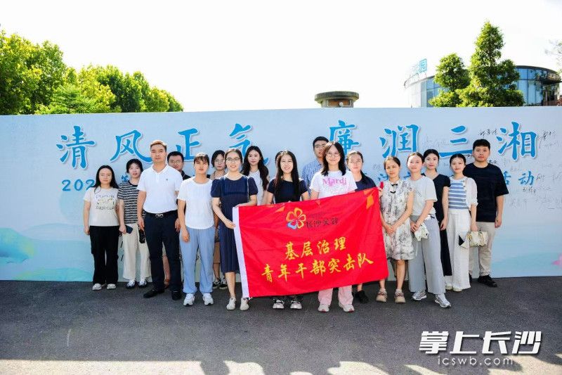 基层治理人员集体观展。均为通讯员供图