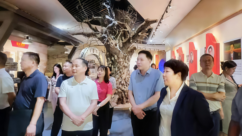 参观好想你公司。